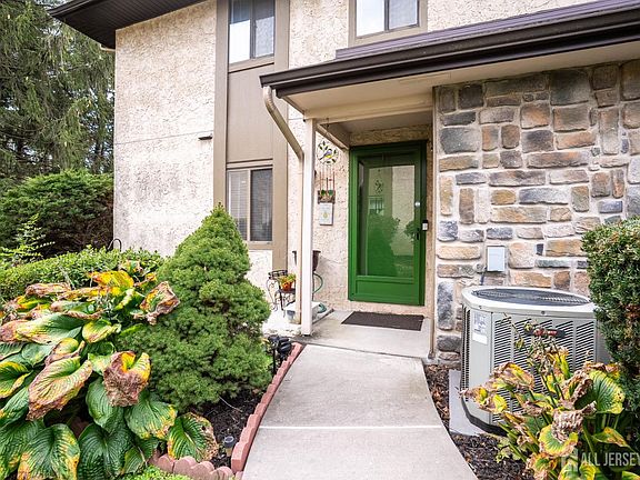 2nd image of 29 Hampshire Dr