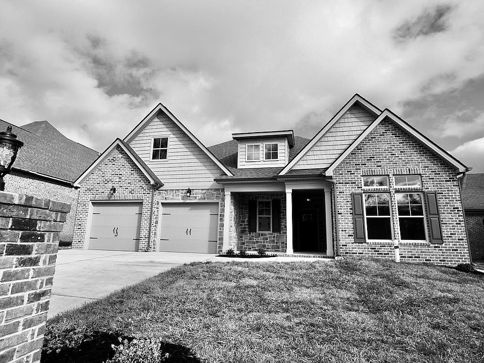 1st image of 376 Chimney Rock Dr