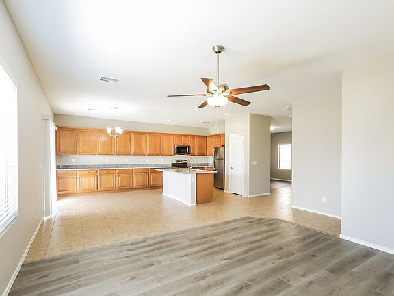 4th image of 459 S 166th Dr