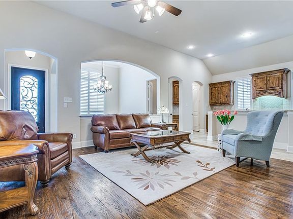 5th image of 2609 Lady Viviane Ln