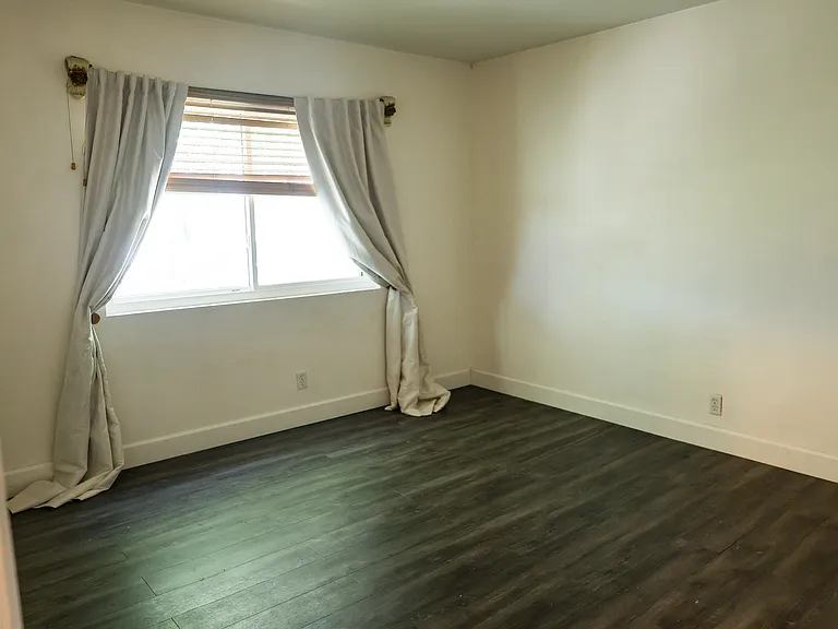 842 W Oliver St — Photo 18