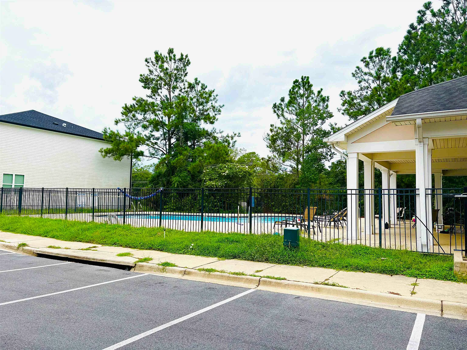 3 bed, 3.5 bath, 1802 sqft, $1,850 — Photo 2