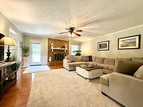 4th image of 165 Rolling Rock Rd