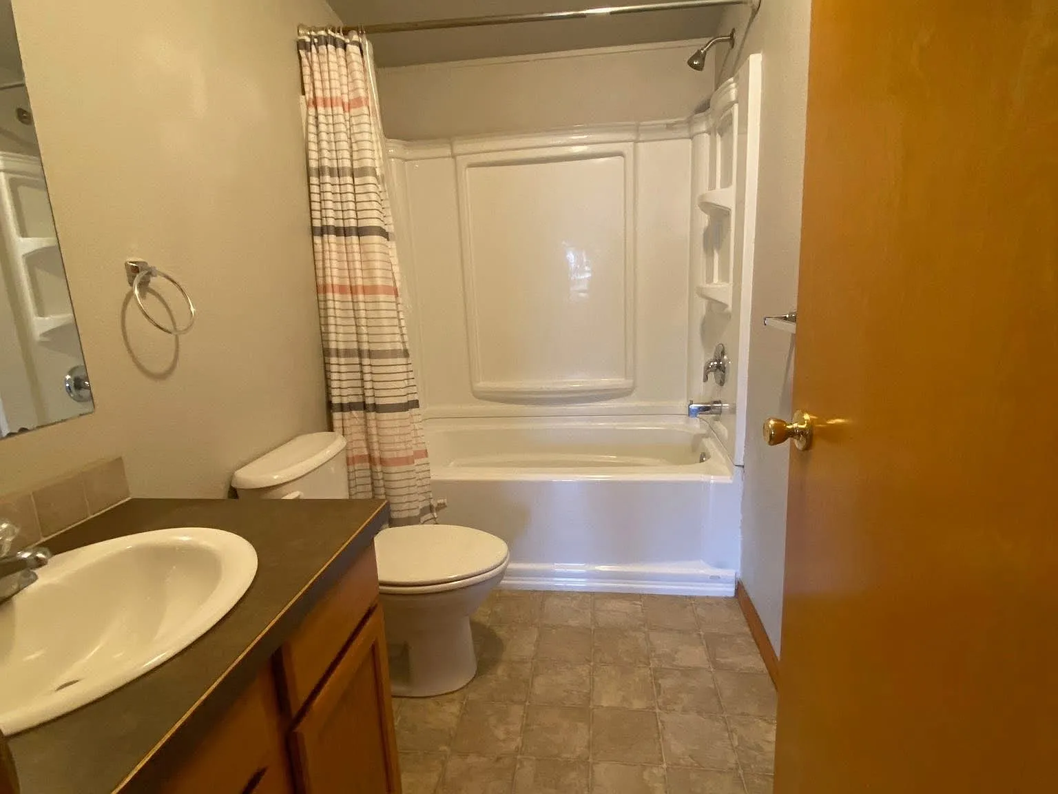 3 bed, 1000 sqft, $1,500 — Photo 3