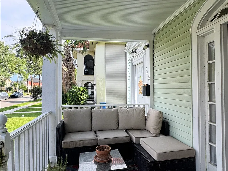 5864 Louis Xiv St — Photo 4