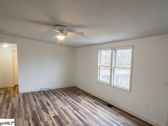 3rd image of 3952 Jordan Rd