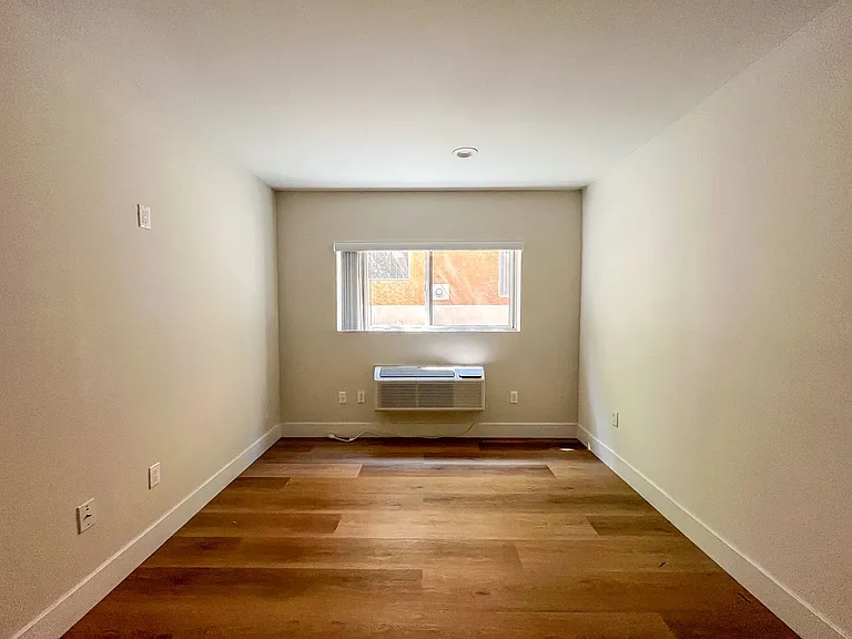 610 N Soto St — Photo 10