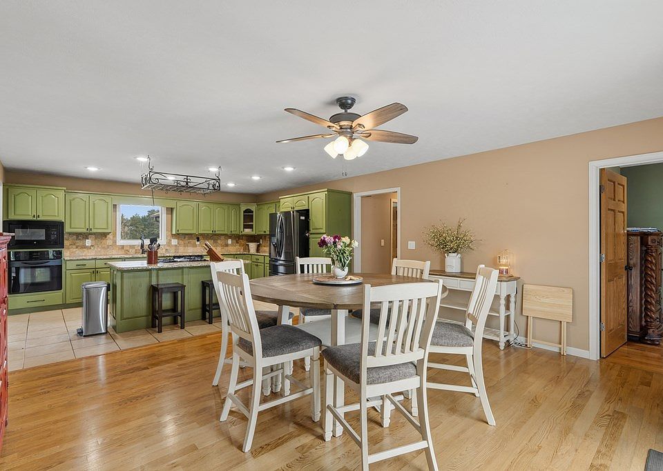 10th image of 6052 Morganton Rd