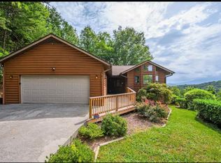 844 Boone Acres Ln, Pigeon Forge, TN 37863