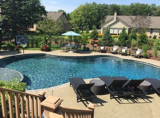 6655 Pine Way Dr, Troy, MI