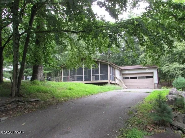 379 Wild Acres Dr, Dingmans Ferry, PA 18328