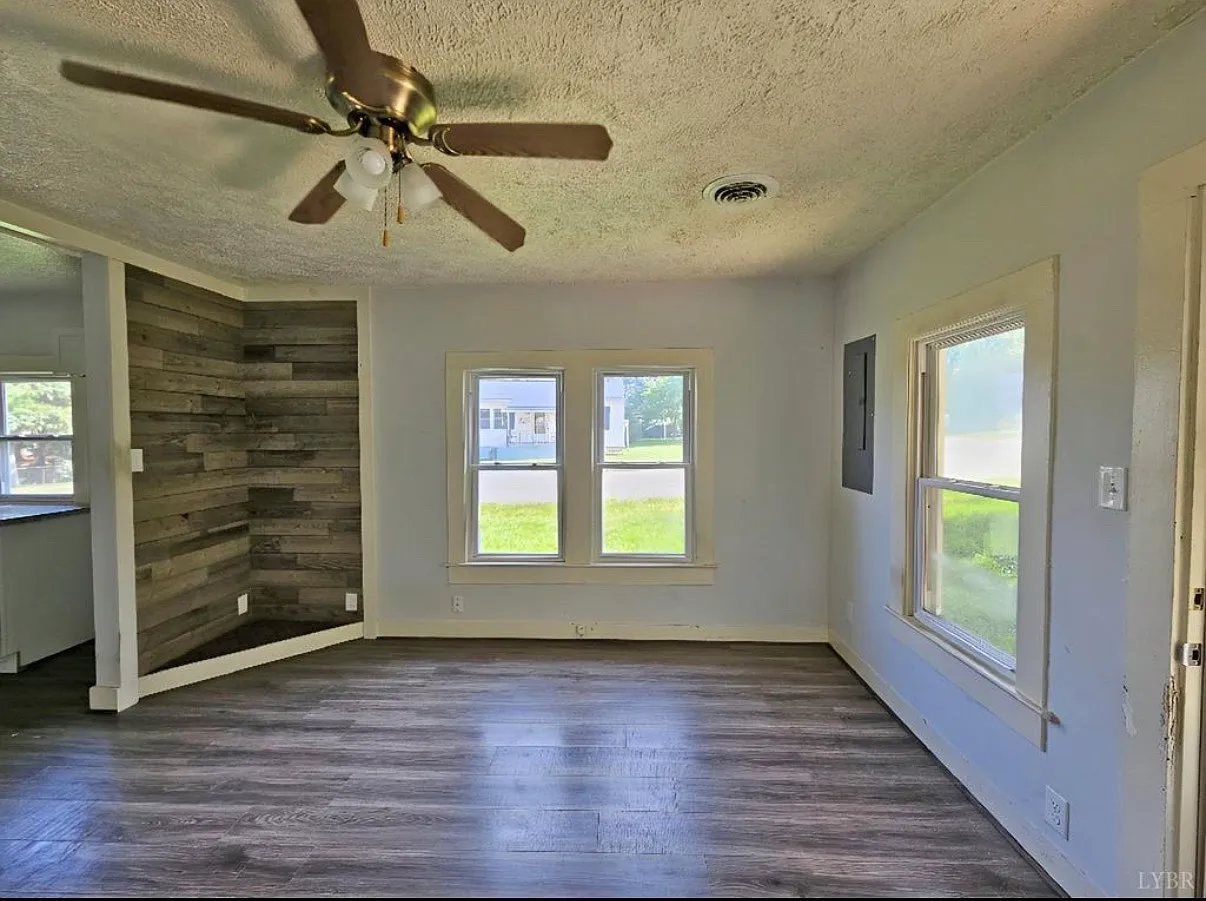 2 bed, 1.5 bath, 816 sqft, $1,450 — Photo 2