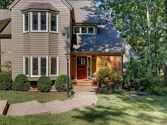3rd image of 88 Shadow Court Dr