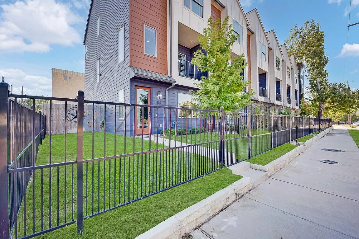 3 bed, 1751 sqft, $3,600 — Photo 2