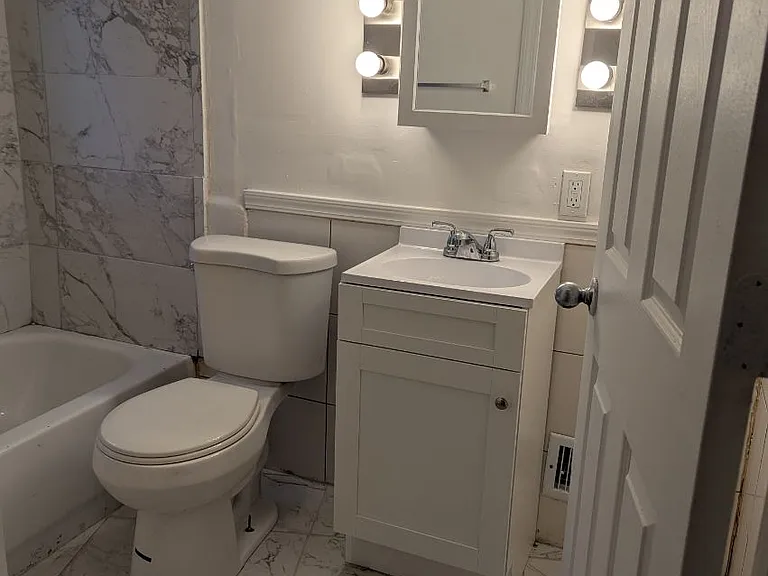 40 Glen Este Pl #1 — Photo 4