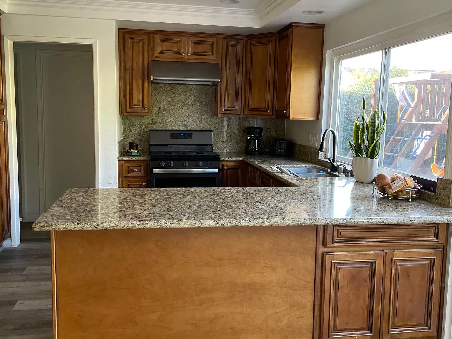 3 bed, 1306 sqft, $3,850 — Photo 4