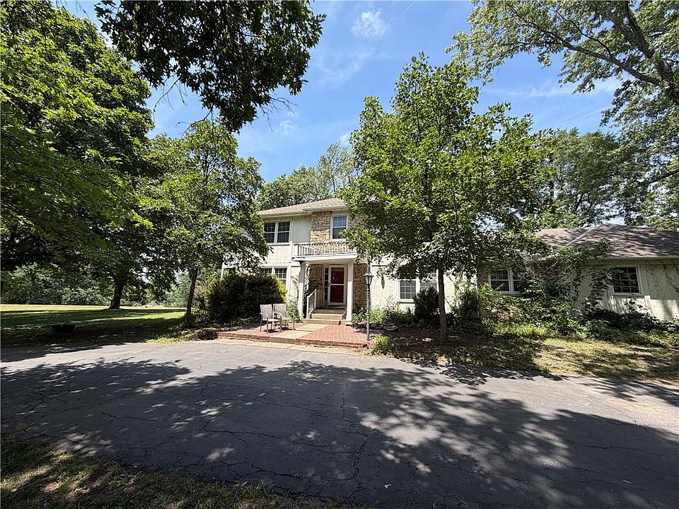 1st image of 901 S Diane Dr