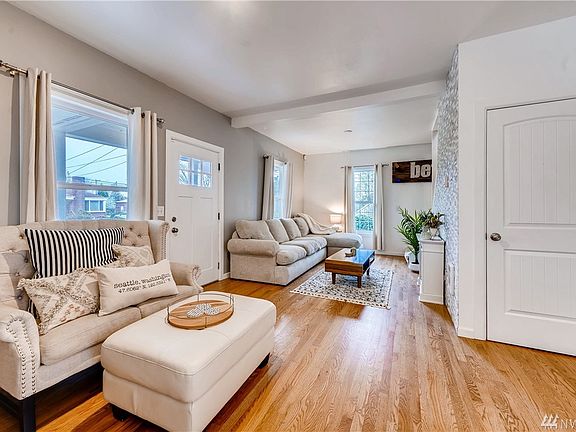 Gleaming hardwoods on the lower level, open spacious and ideal for entertaining!