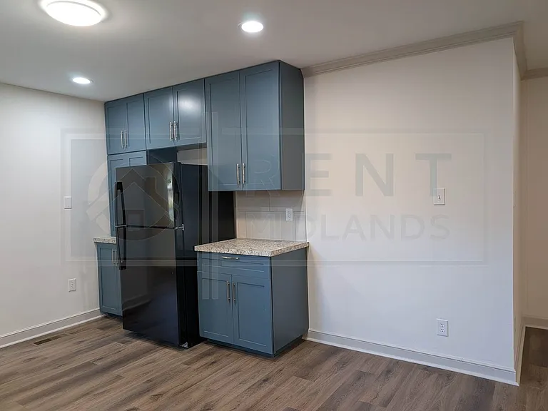 2307 Vine St — Photo 12