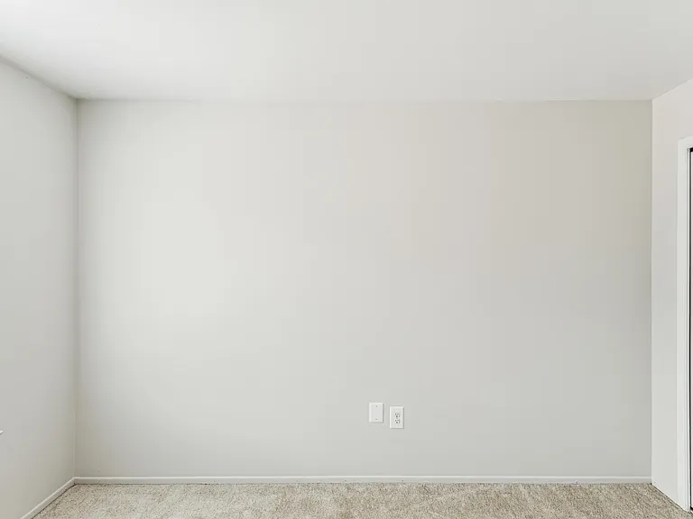 Pointe West Apartments — Photo 24