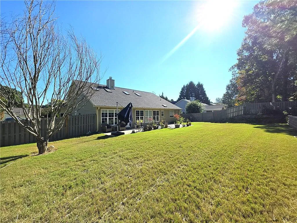 4 bed, 3.0 bath, 2622 sqft, $2,700 — Photo 4