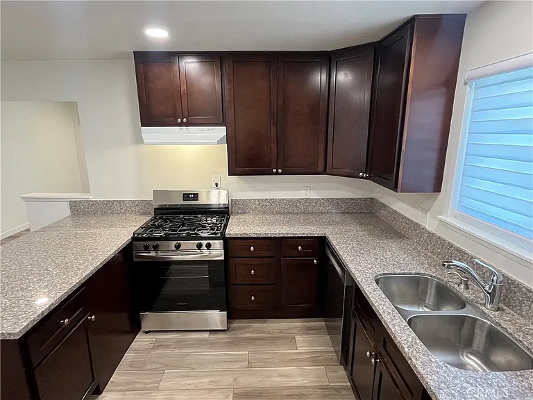 525 Twilight St — Photo 11