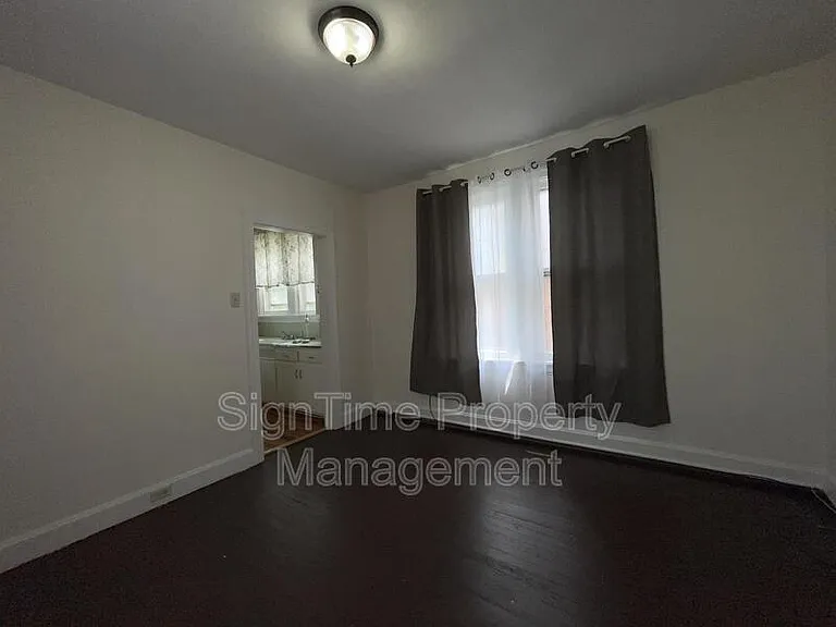 111 E Washington St #2 — Photo 13