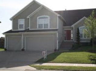 908 Trailway Dr, Raymore, MO 64083