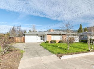 714 NE Riddle Dr, Grants Pass, OR 97526