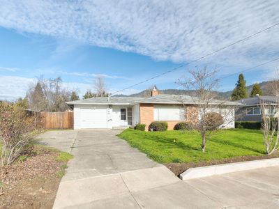 714 NE Riddle Dr, Grants Pass, OR, 97526