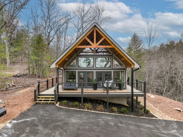 2937 Bear Mountain Ln, Sevierville, TN 37876