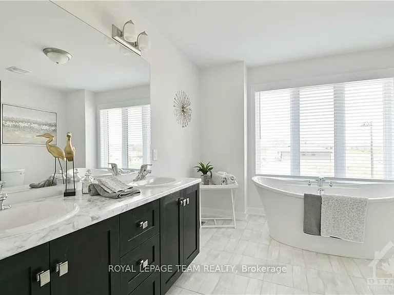 54 Reynard Cres — Photo 19