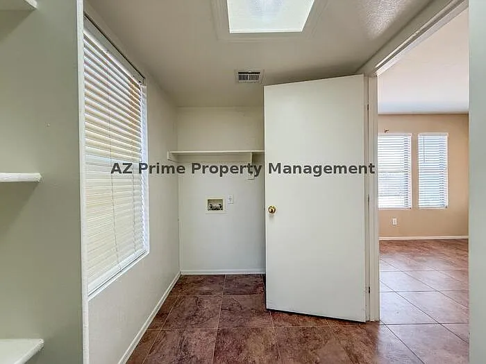583 W Racine Loop — Photo 33