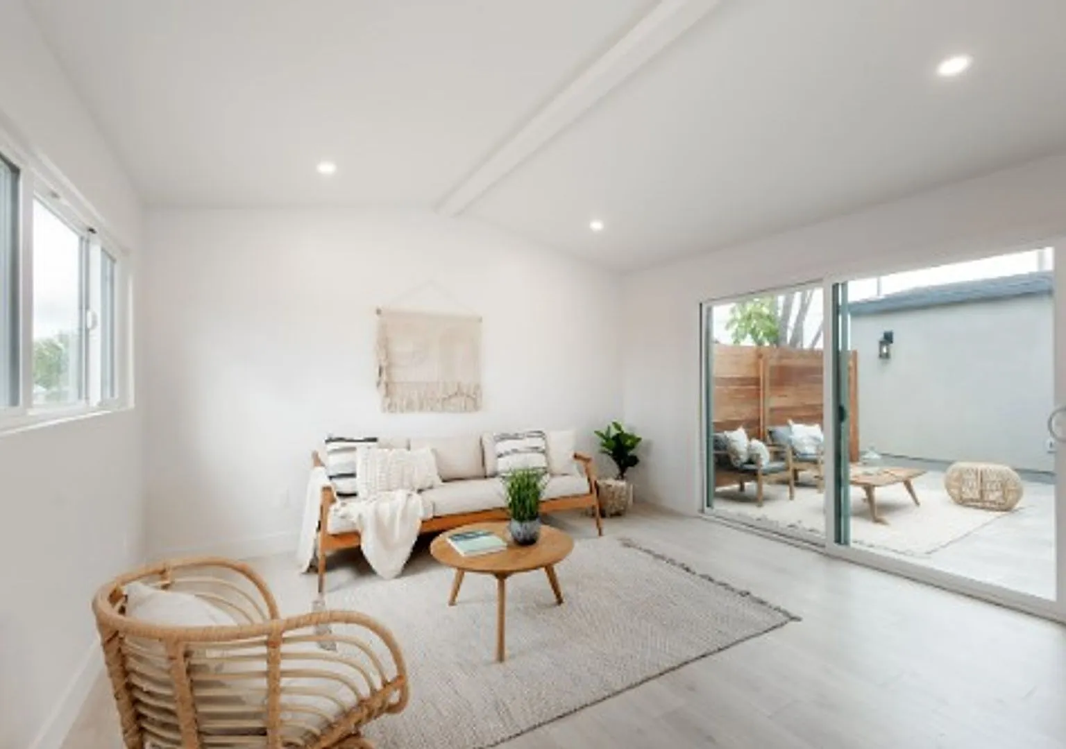 Your Dream Home for Rent — Photo 2