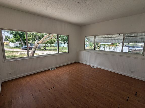 4th image of 110 Darley Ln