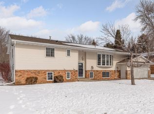 835 Gramsie Rd, Shoreview, MN 55126