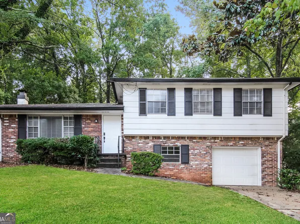 944 King James Dr, Morrow, GA 30260