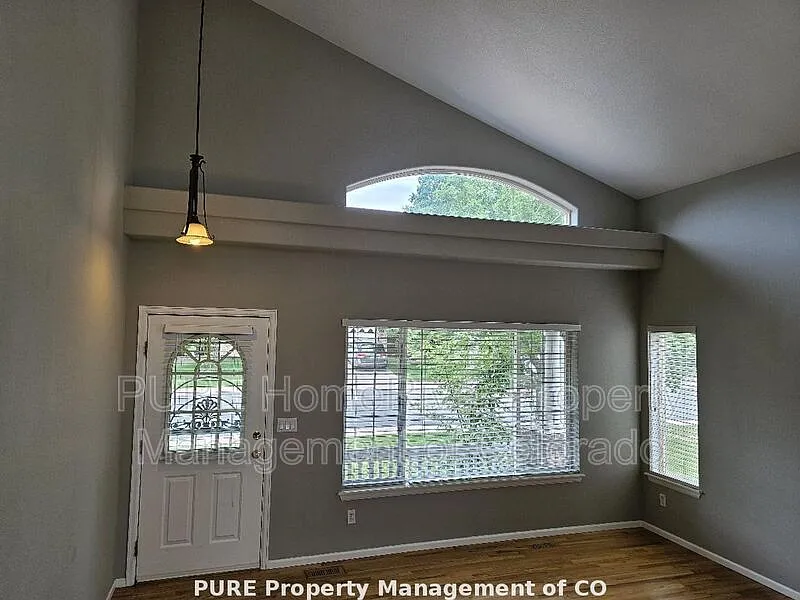 3 bed, 3.0 bath, 1975 sqft, $2,950 — Photo 3