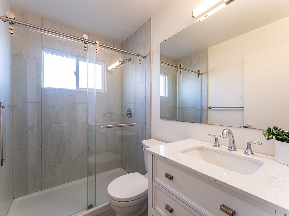 1st image of 2174 Royal Dr APT 5