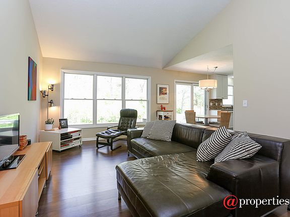 Living Room / Dining Room