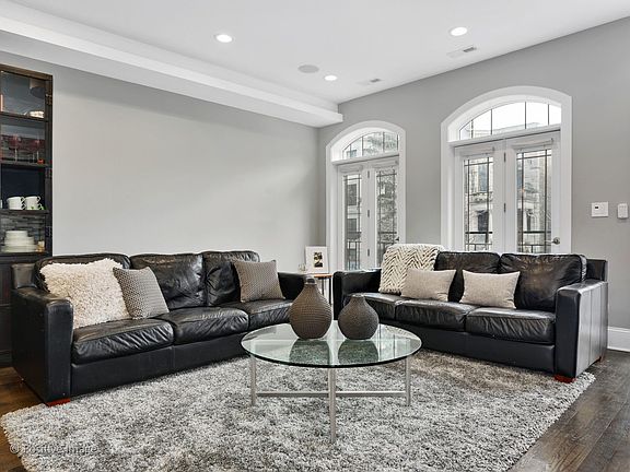 3rd image of 710 W Melrose St #1