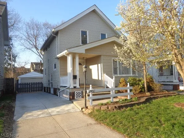 17451 Woodford Ave, Lakewood, OH 44107