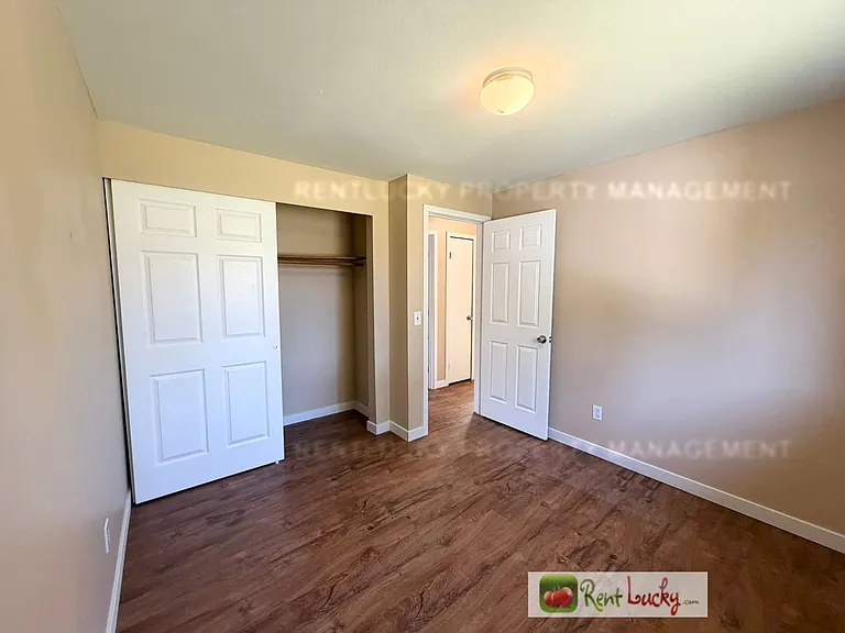 2516 S 284th St — Photo 12