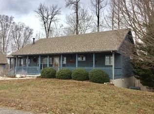 636 Mallard Pointe Dr, Byrdstown, TN 38549