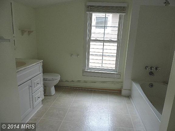 4th image of 305 Needwood Ave