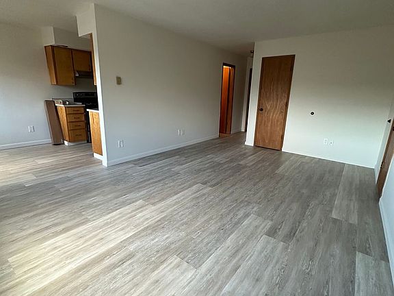 4th image of 715 Cascade Ave #8