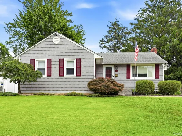 43 Tappan Avenue, Babylon, NY 11702