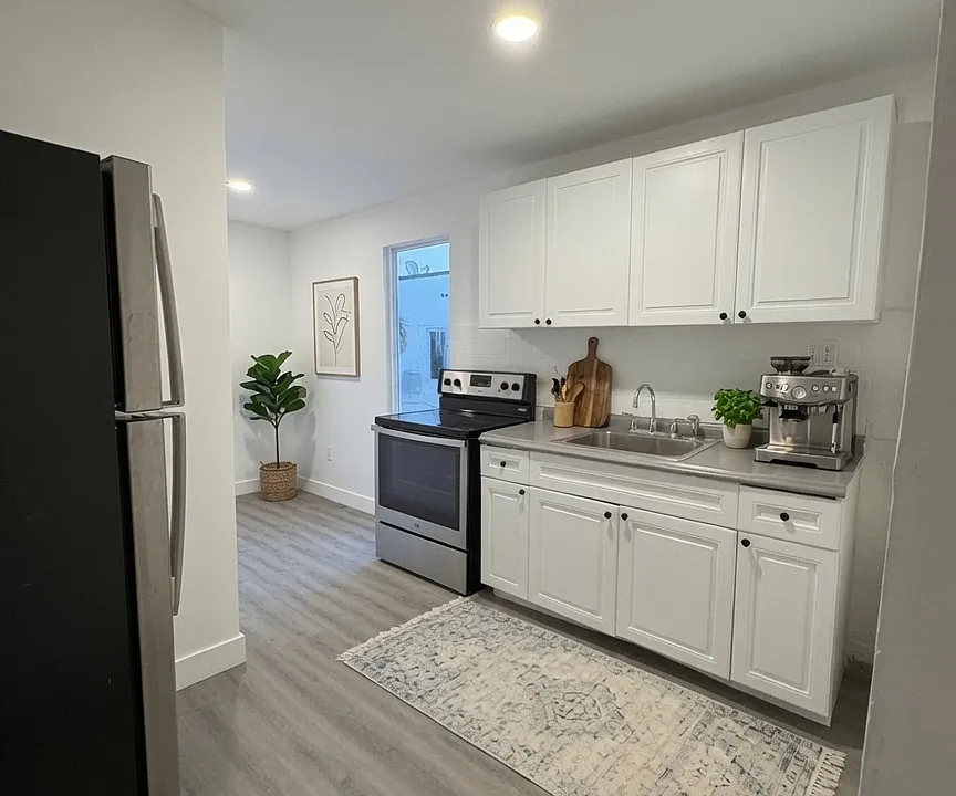 128 NW 9th Ave #2B