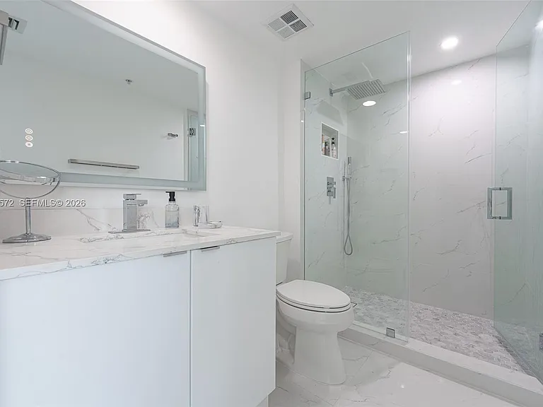 335 Biscayne Blvd #1600 — Photo 12