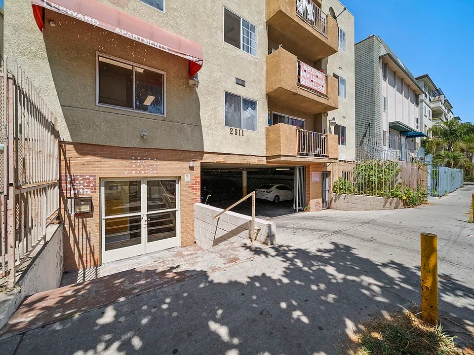 Leeward Apartments